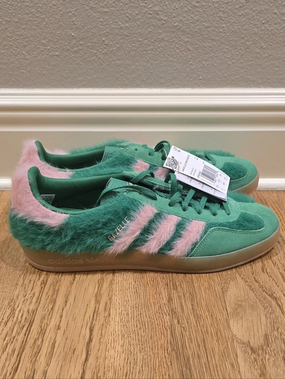 Adidas Gazelle Indoor Green Glow Pink Furry Sneaker NWT Women 9.5 Men 8.5 JP8342
